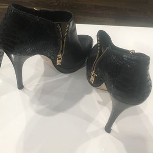 Michael kors leather/snake skin booties